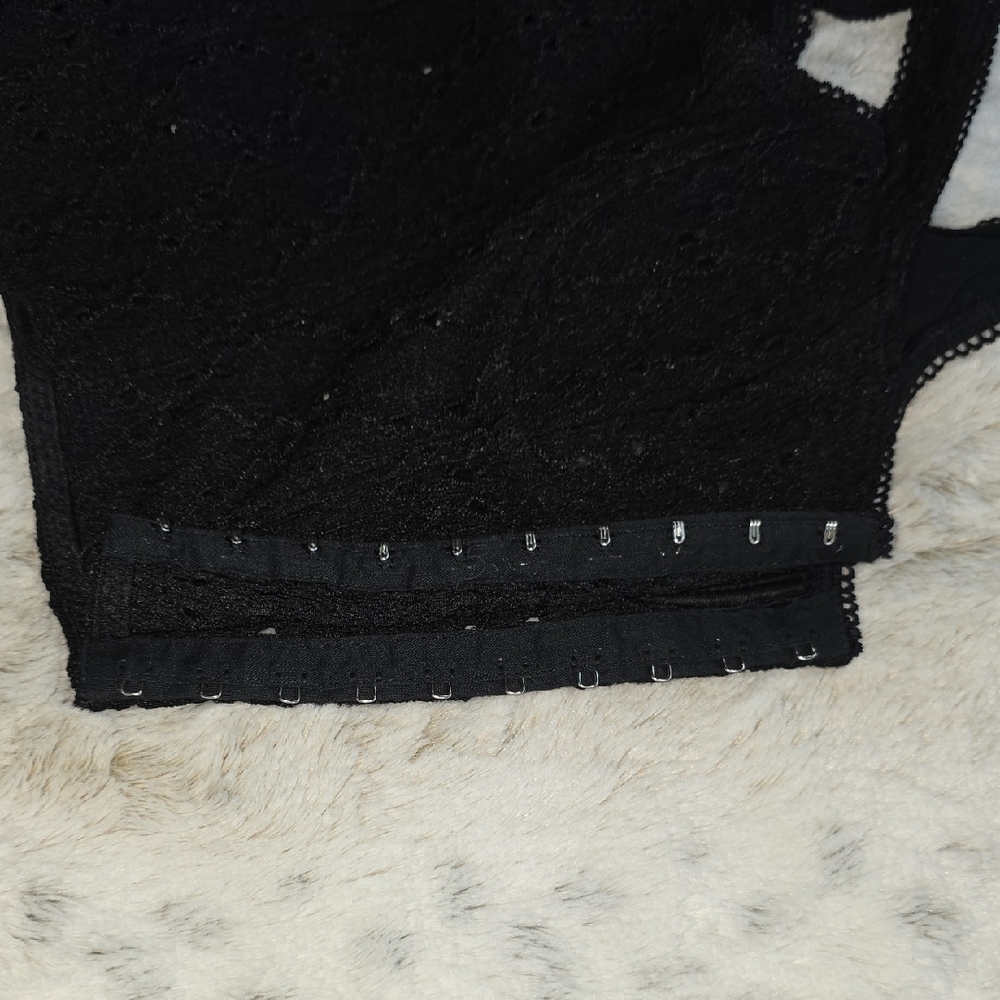 Black Lace Cropped Camisole Tank Top - Womens - Picture 9 of 11